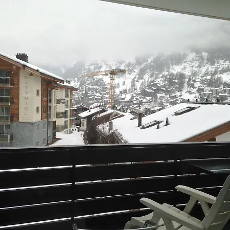 Cresta Apartment